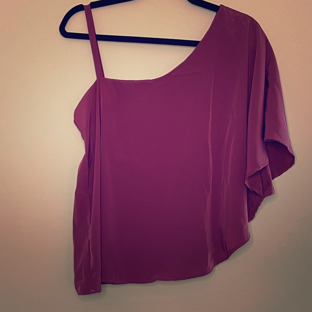 Fuchsia open shoulder flowy top